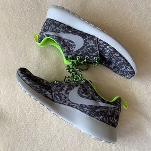 Women’s Nike’s Size 8